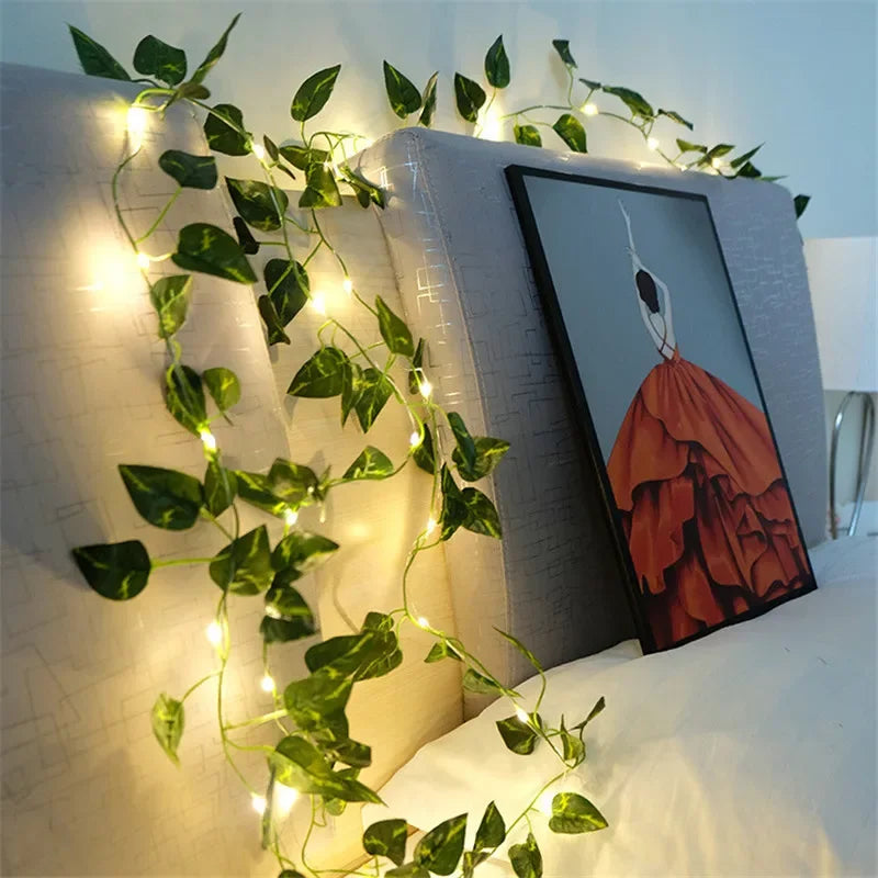 Guirlanda de Luzes LED com Folhas Verdes