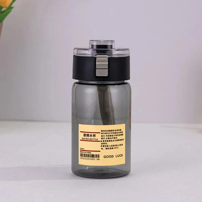 🥤 Garrafa Minimalista com Infusor de Chá – Simples, Moderna e Eficiente