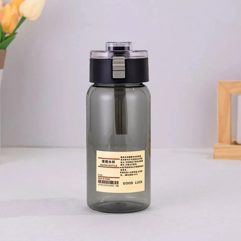 🥤 Garrafa Minimalista com Infusor de Chá – Simples, Moderna e Eficiente